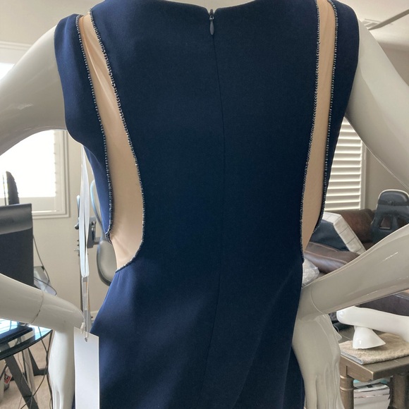 New elegant long dress with built-in bra. - Picture 4 of 9